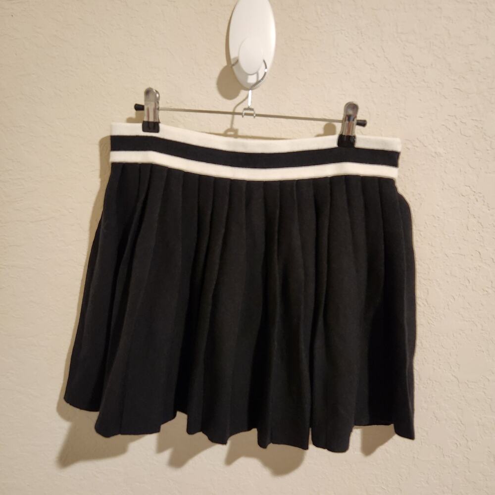 Aerie Black and White Heavy Pleated Mini Sweater Skirt - Size Medium